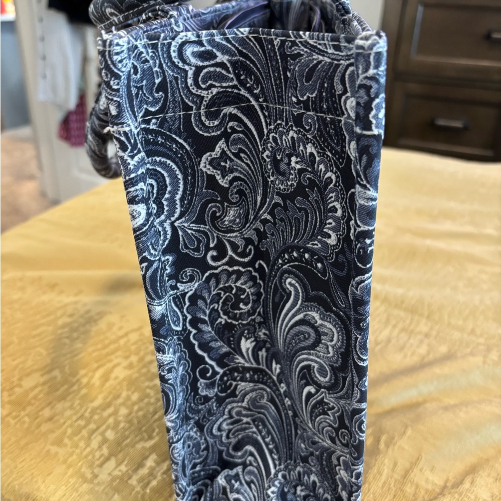 Black and White Paisley Tote - Picture 4 of 7